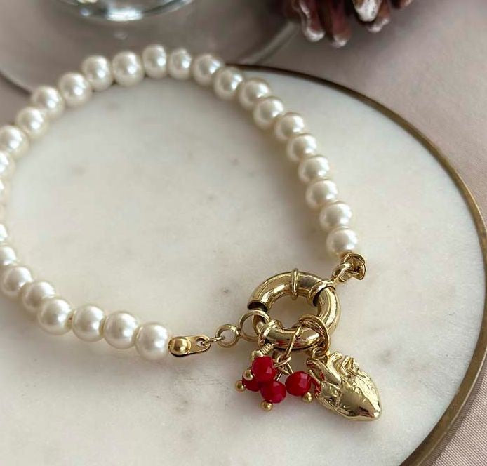 PEARLS AND HEART BRACELET